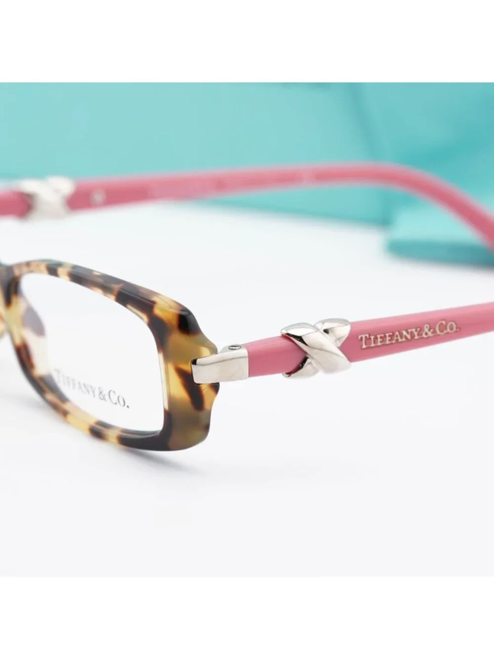 Tiffany & Co model tf2016